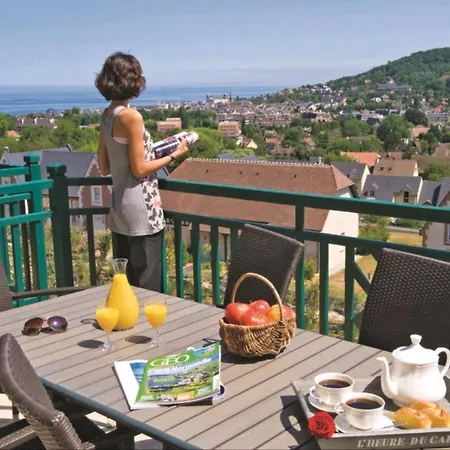 Resort Et Spa 3p 6p. House